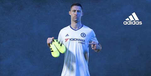 Chelsea cũng vẫn sử dụng áo trắng cho những chuyến xa Stamford Bridge