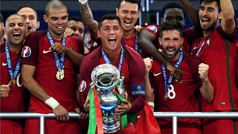 Ronaldo cùng ĐT Bồ Đào Nha là tân vương của EURO