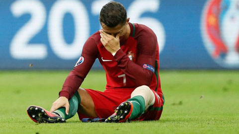 Chị gái Ronaldo so sánh nước mắt của em trai với Chúa