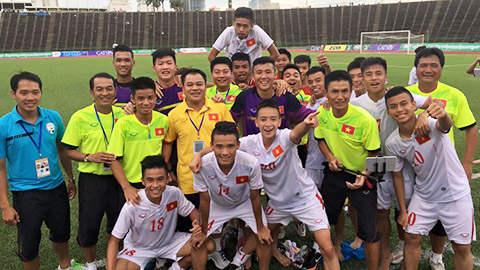 Cầu thủ U16 Việt Nam ăn mừng chiến thắng thứ 3 liên tiếp