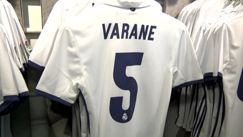 Áo số 5 của Varane đang được rao bán
