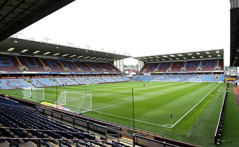 Turf Moor (Burnley): 22.546 chỗ ngồi