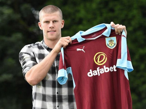 Gudmundsson là tân binh đầu tiên của Burnley trong mùa Hè này