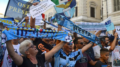 Khuyến mãi đặc biệt, Lazio vẫn chỉ bán được 11 vé cả mùa