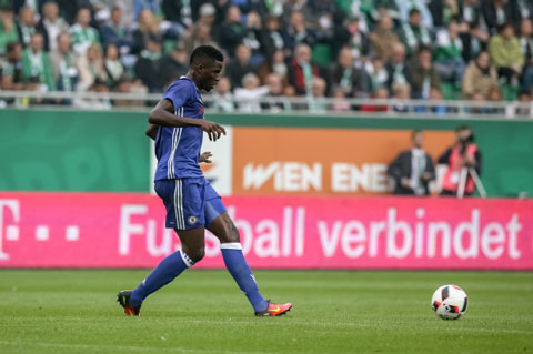 Djilobodji chưa đủ trình độ đá chính ở Chelsea