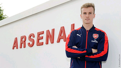 Tân binh trẻ nhận áo số 16 của Ramsey ở Arsenal