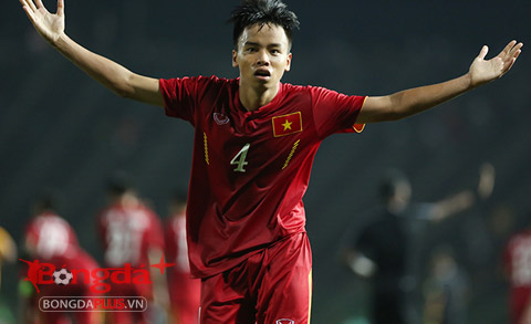 Huỳnh Sang ăn mừng bàn mở tỷ số cho U16 Việt Nam - Ảnh: Đông Huyền