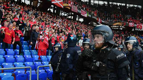 UEFA ra án phạt cho Liverpool và Sevilla