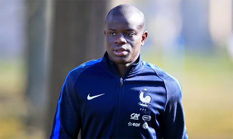 Kante mới được Chelsea mua về từ Leicester với giá 32 triệu bảng