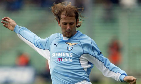 4. Gaizka Mendieta, từ Valencia sang Lazio năm 2001, giá 48 triệu euro