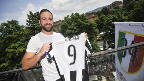 Higuain tiếp quản áo số 9 ở Juventus