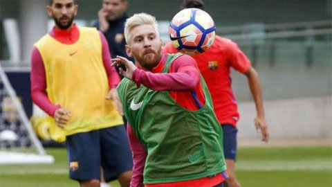 Messi khoe kỹ thuật thượng thừa trên sân tập