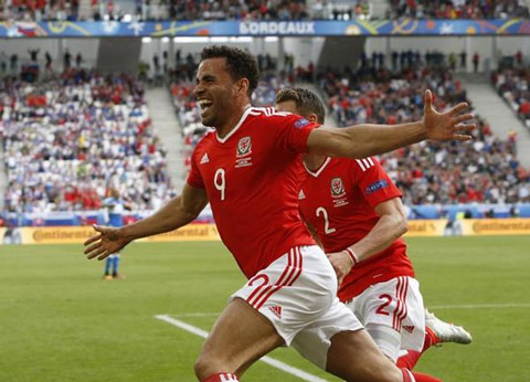 Nhờ EURO 2016, Robson-Kanu đang nhận được những lời mời từ La Liga