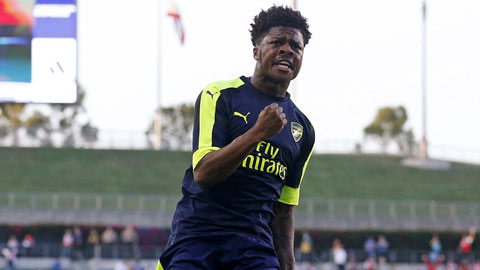 Akpom ăn mừng bàn thắng vào lưới Chivas