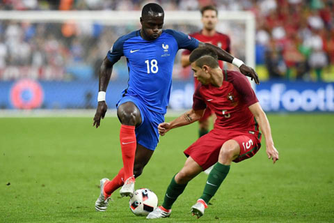 Sissoko (trái) sẽ là dàn động cơ mà Real cần