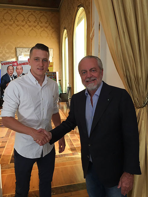 Zielinski gia nhập Napoli