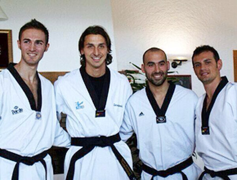 Ibra hồi được đội taekwondo Italia tặng đai đen danh dự