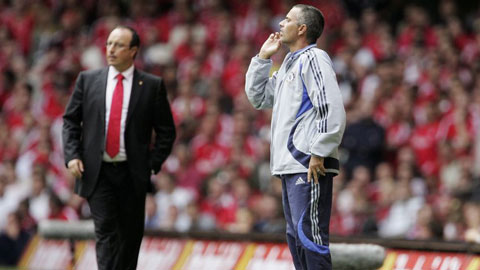 Mourinho và Benitez không thèm bắt tay nhau sau trận đấu