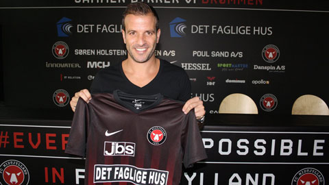 Van der Vaart ra mắt đội bóng mới Midtjylland