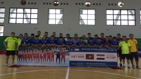 Phó Chủ tịch thường trực VFF Trần Quốc Tuấn thăm và động viên ĐT futsal Việt Nam