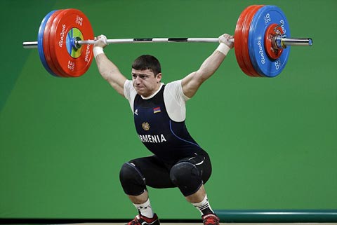 Karapetyan nỗ lực nâng mức tạ 195kg