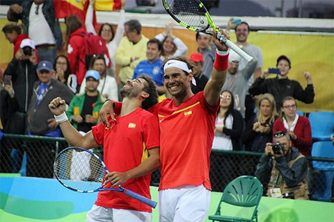 Nadal cùng đồng đội Marc Lopez giành chiến thắng ở trận chung kết nội dung đôi nam môn quần vợt Olympic Rio 2016