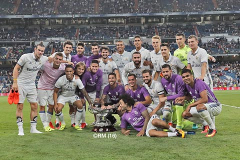 Cầu thủ Real ăn mừng danh hiệu không chính thức Bernabeu Trophy