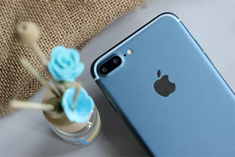 iPhone 7 Plus nổi bật với cụm camera kép ở mặt lưng