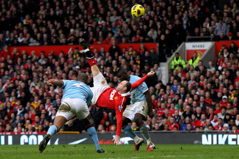 Rooney với bàn thắng đáng nhớ vào lưới Man xanh