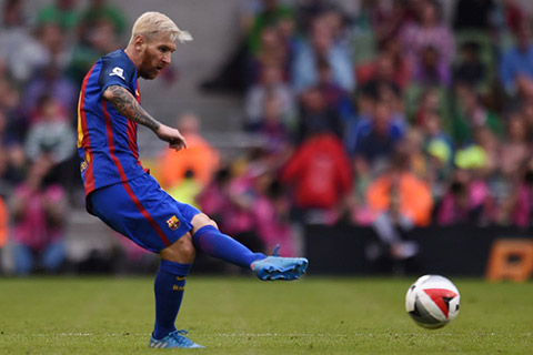Messi cũng không kém cạnh khi có cho mình một cú đúp