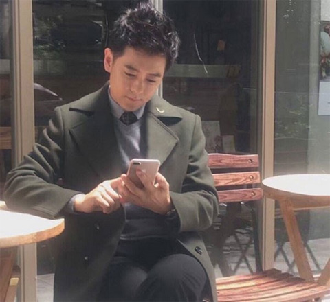 Hình ảnh Lâm Chí Dĩnh đang cầm trên tay chiếc iPhone 7 Plus gây xôn xao dư luận Trung Quốc