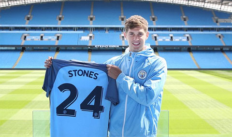 Stones ra mắt Man City