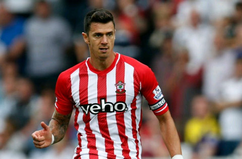 Jose Fonte - Southampton sang M.U (10 triệu bảng) - HLV Jose Mourinho muốn đưa tuyển thủ Bồ Đào Nha về Old Trafford để tăng chiều sâu cho hàng thủ. Tuy nhiên, Southampton chưa chắc đã nhả người khi họ đang muốn giữ chân Fonte bằng 1 bản hợp đồng mới.