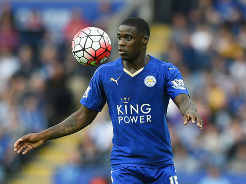 Jeffrey Schlupp - Leicester sang West Brom (14 triệu bảng) - Nhà ĐKVĐ Ngoại hạng Anh muốn giữ Schlupp ở lại, nhưng trước sự chèo kéo quyết liệt từ West Brom, Leicester nhiều khả năng sẽ để cầu thủ 23 tuổi ra đi.