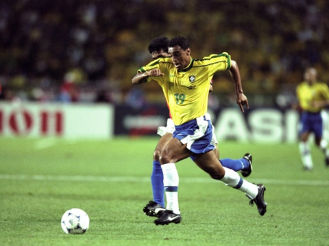 Denilson một thời được xem là thần đồng bóng đá Brazil