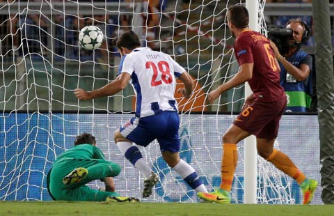 Tình huống Felipe ghi bàn mở tỉ số trận đấu ngay phút thứ 8
