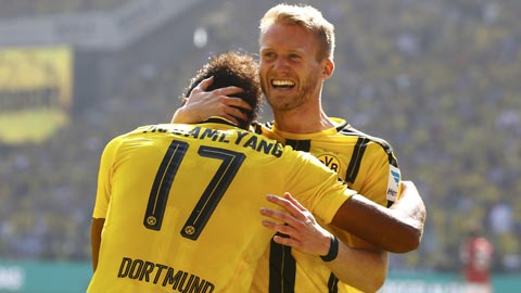 Dortmund thắng sít sao, Schalke thua đau ngày khai mạc