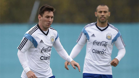 Tân HLV ĐT Argentina vẫn trao băng thủ quân cho Messi