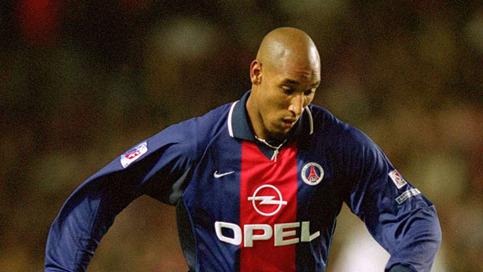 Nicolas Anelka trưởng thành từ PSG khoác áo đội 1 mùa 1996/97 rồi sang Arsenal. Năm 2002, Anelcka trở lại đội bóng thủ đô