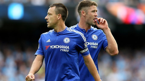 Terry và Cahill là hai chốt chặn quá mỏng manh cho hàng thủ Chelsea