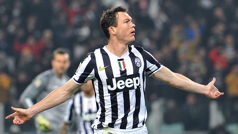 Juventus loại Lichtsteiner khỏi danh sách dự Champions League