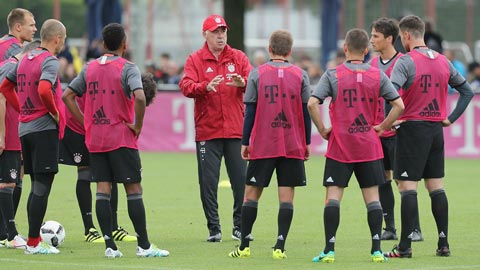 Vấn đề nan giải của Bayern: Khủng hoảng thừa và những ngôi sao khó tính