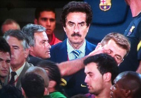 Mourinho móc mắt Tito