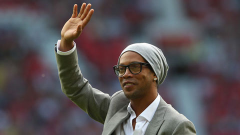 Ronaldinho ấn định thời điểm chia tay bóng đá