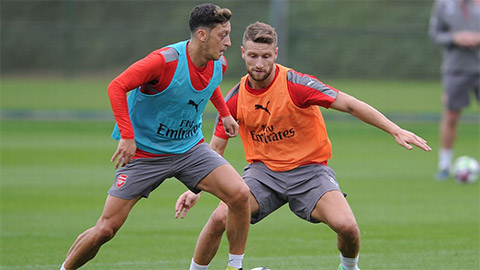 Hai tân binh Mustafi và Perez tập luyện máu lửa sẵn sàng ra mắt Arsenal