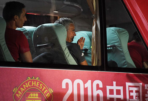 Mourinho lấy lòng các cầu thủ M.U từ chuyến du đấu Bắc Kinh