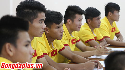 Tuyển thủ U19 Việt Nam không được xem Derby Manchester