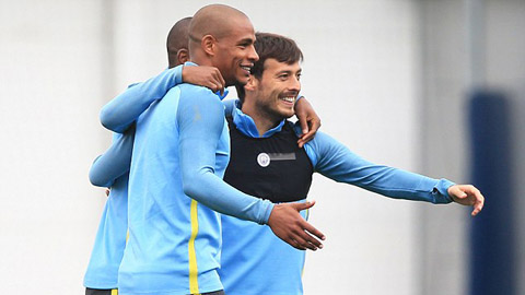 Man City rộn tiếng cười ở buổi tập cuối trước derby Manchester
