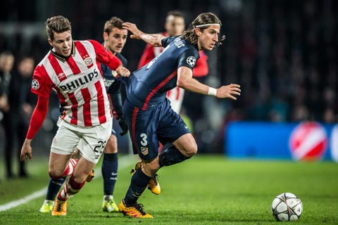 Điểm tựa sân nhà là không đủ để PSV (trái) cản bước Atletico giành chiến thắng