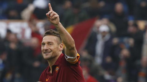 Francesco Totti ghi bàn ở tuổi 40: Sự vĩnh cửu đến từ những điều đơn giản nhất